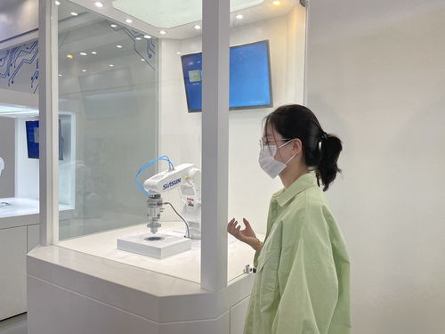 我們一同走過的這些年 京津冀協同發展網絡大V線下走訪活動走進新區企業，聚焦智能工業門